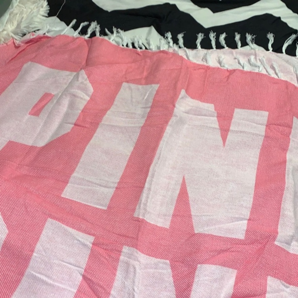 Vs pink blanket